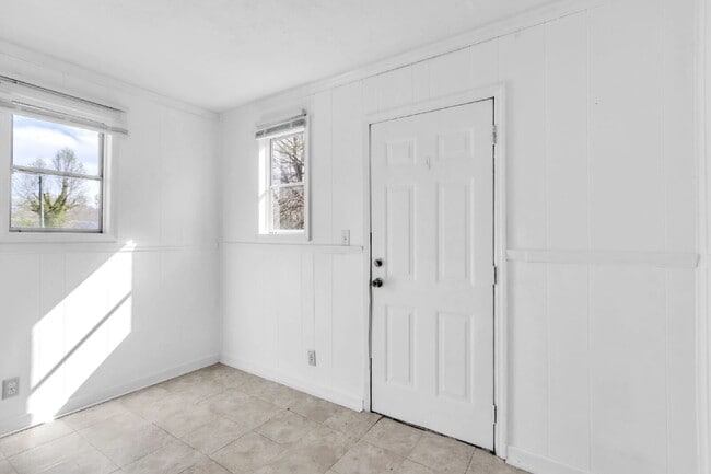 Building Photo - Cozy & Convenient 2BR/1BA Living in the Heart of Greer! $825/mo rent