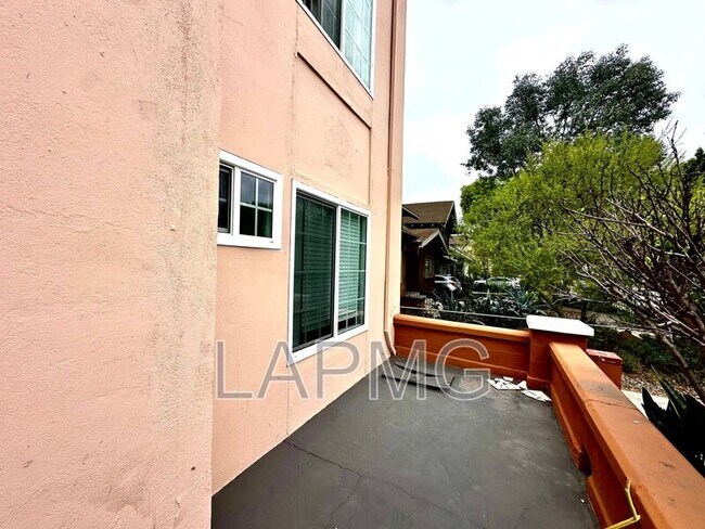 Building Photo - 1536 4th Ave