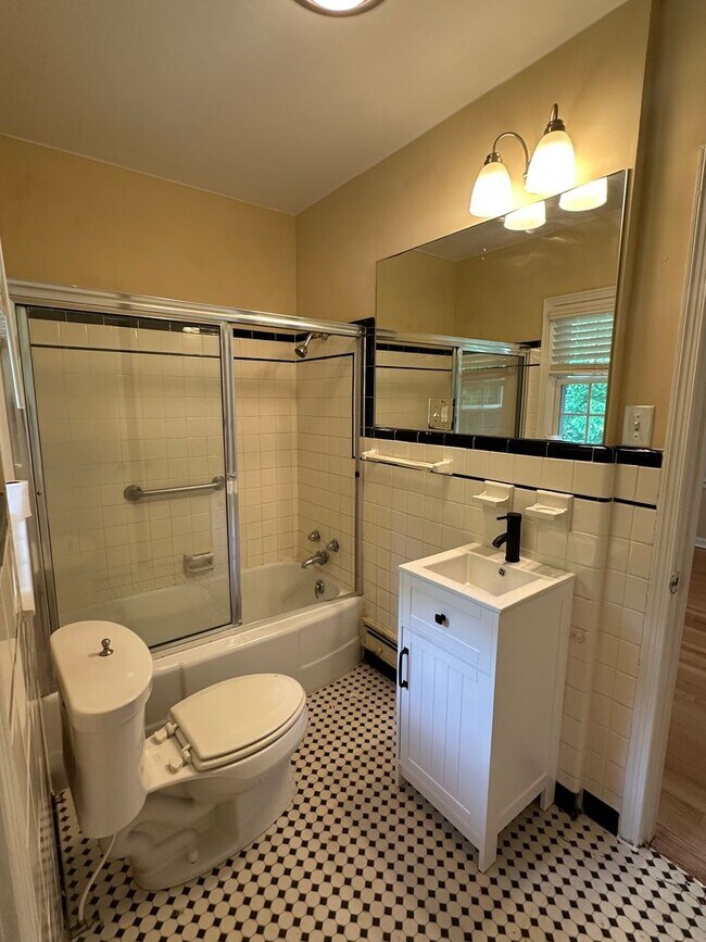 Building Photo - 3 Bedroom Ranch in Gainesville!