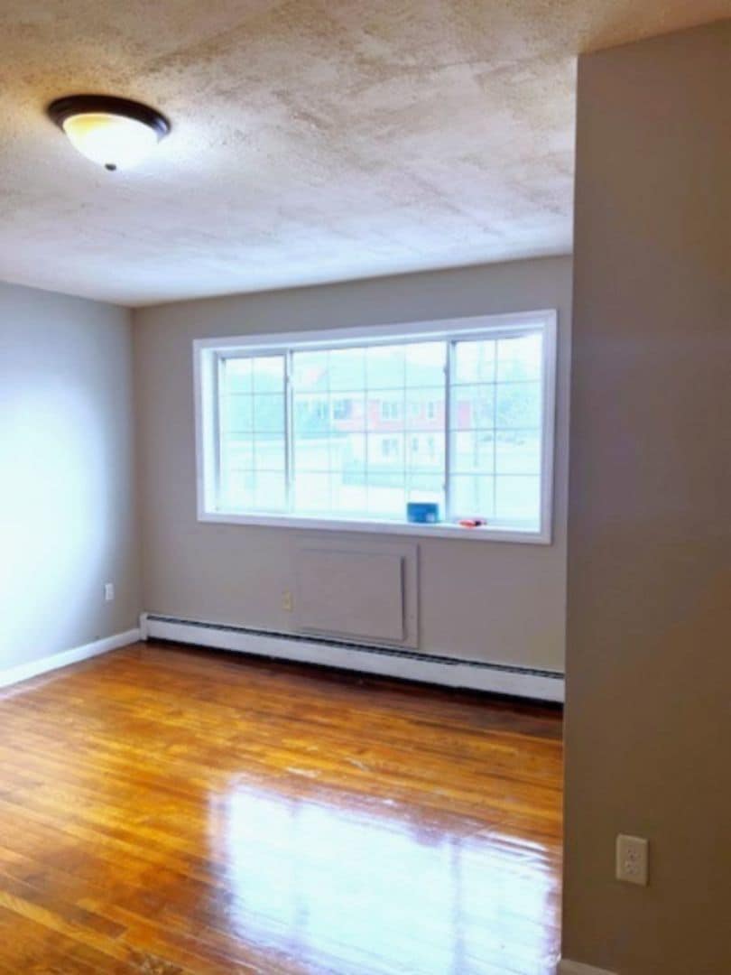 Building Photo - 13 Bissell St