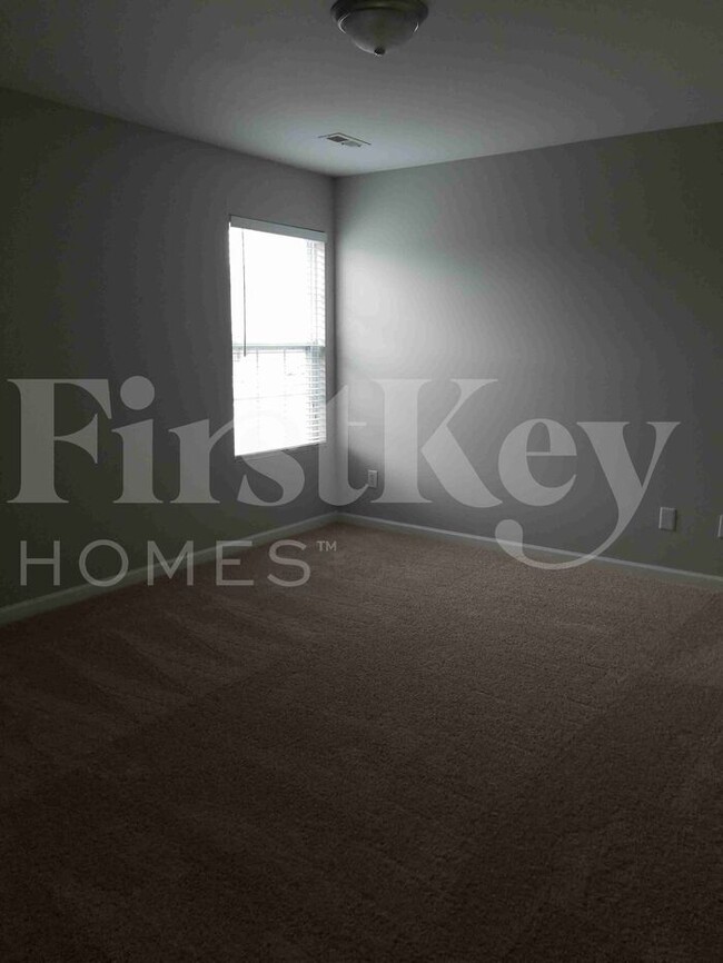 Building Photo - 4406 Vernon Cir SE