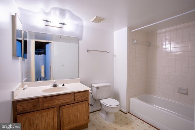 Building Photo - 751 Cherry Tree Ln