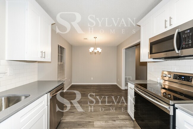 Building Photo - Lovely 3BR 1BA Home