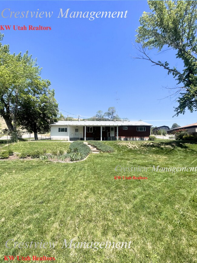 Building Photo - Charming Home with Expansive Yard in Prime Draper Location
