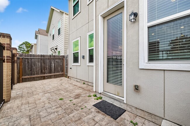 Building Photo - 9816 Magnolia Village Ln