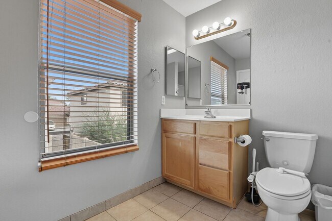 Building Photo - Beautiful 2-Story Home with Modern Upgrade...