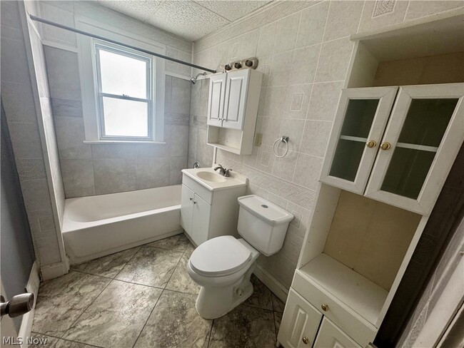 Building Photo - 839 Lecona Dr