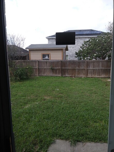 Back yard - 2381 Hamburg St
