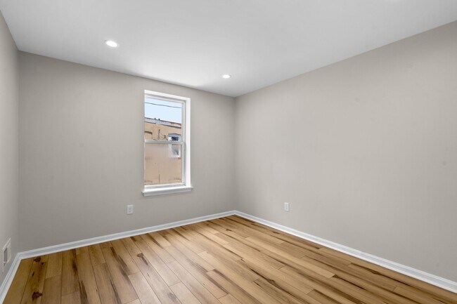 Building Photo - 2524 E Fayette St