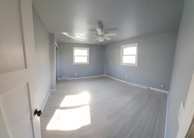 Building Photo - 817 N Hawthorne Dr