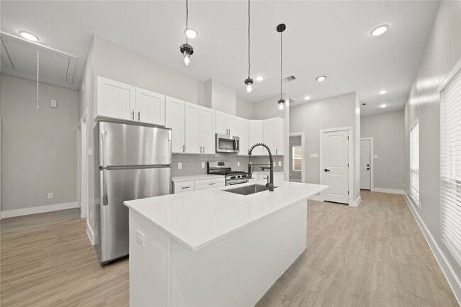 Building Photo - 505 Carl St