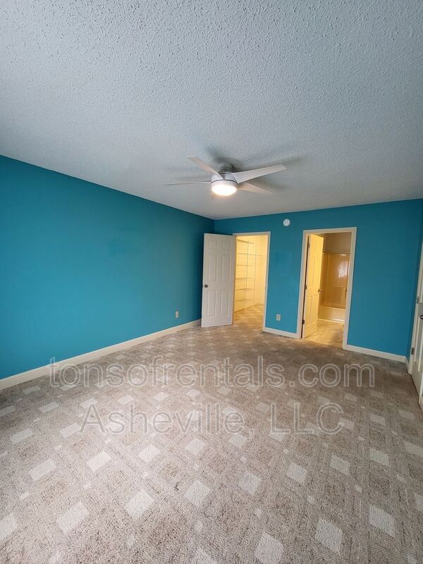 Building Photo - 128 White Oak Rd Ext