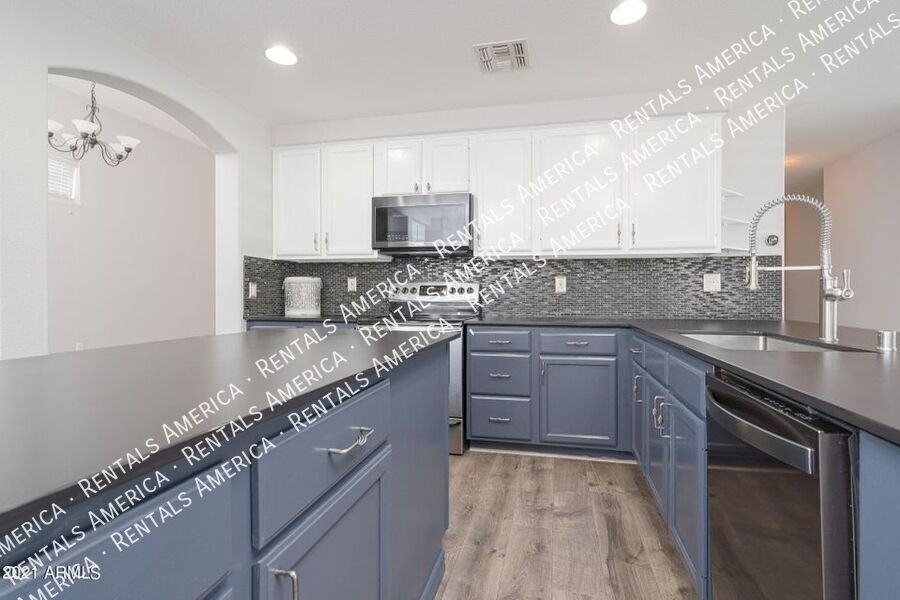 Building Photo - 6013 S Danielson Way