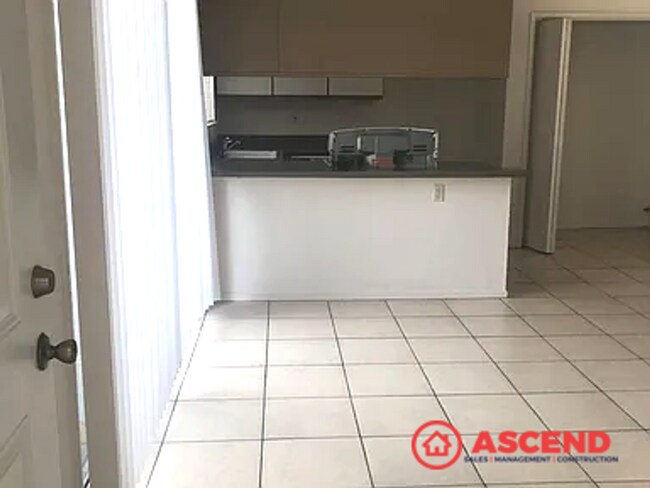 Building Photo - Cozy Apartment off Acres & White Ln!