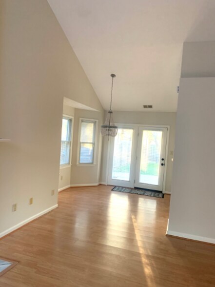 Building Photo - 3737 White Pine Dr