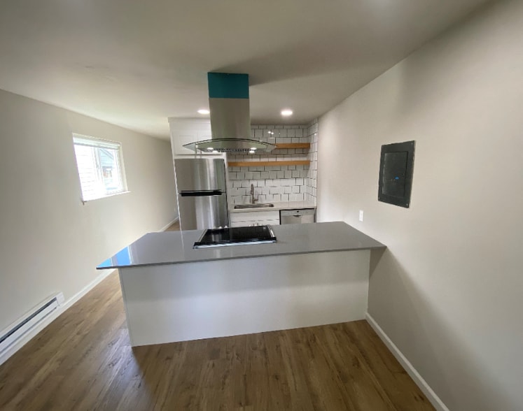 Building Photo - 14330 Stone Ave N