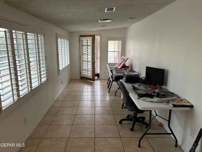 Building Photo - 3019 Cork Dr