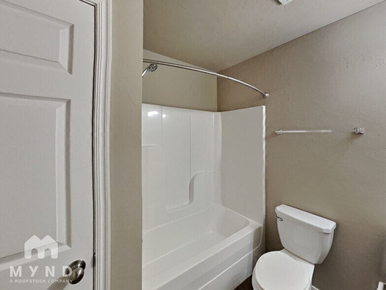 Building Photo - 3412 SE 95th St