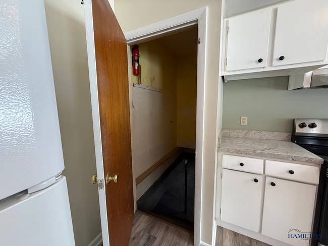 Building Photo - 4332 E Lake Rd