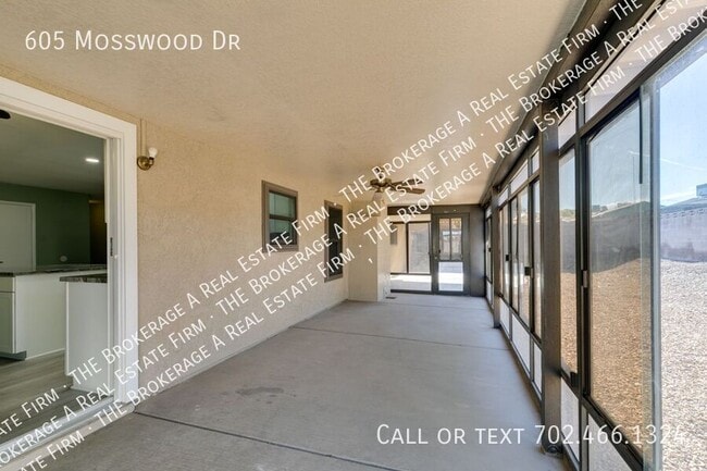 Building Photo - 605 Mosswood Dr