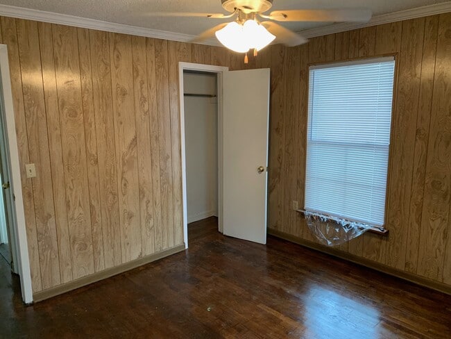 Building Photo - 705 W Center St