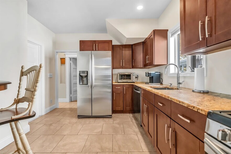 Building Photo - 90 Union Ave