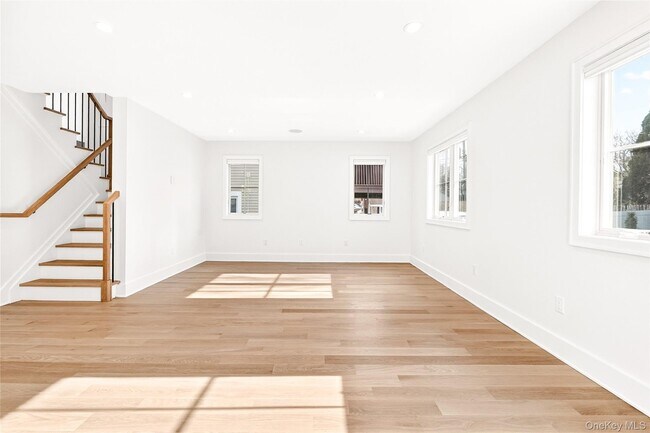 Building Photo - 306 Hunter St