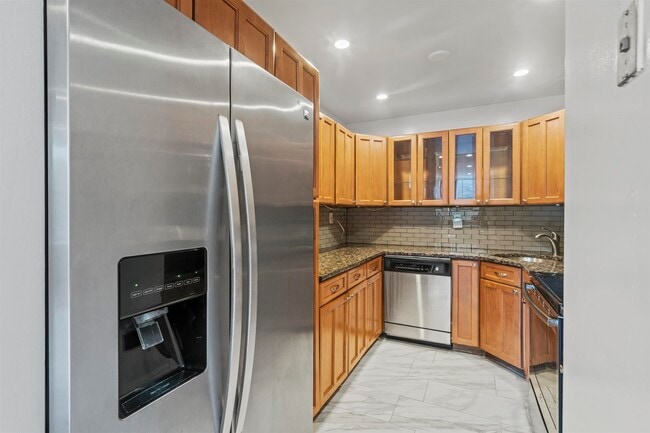 Building Photo - 1 Greene St