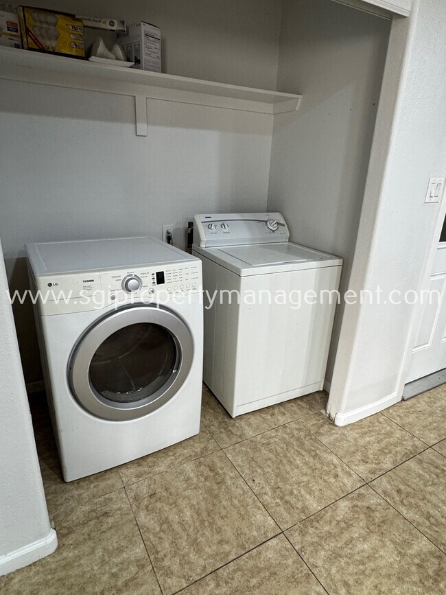 Building Photo - 451 E McKinley St