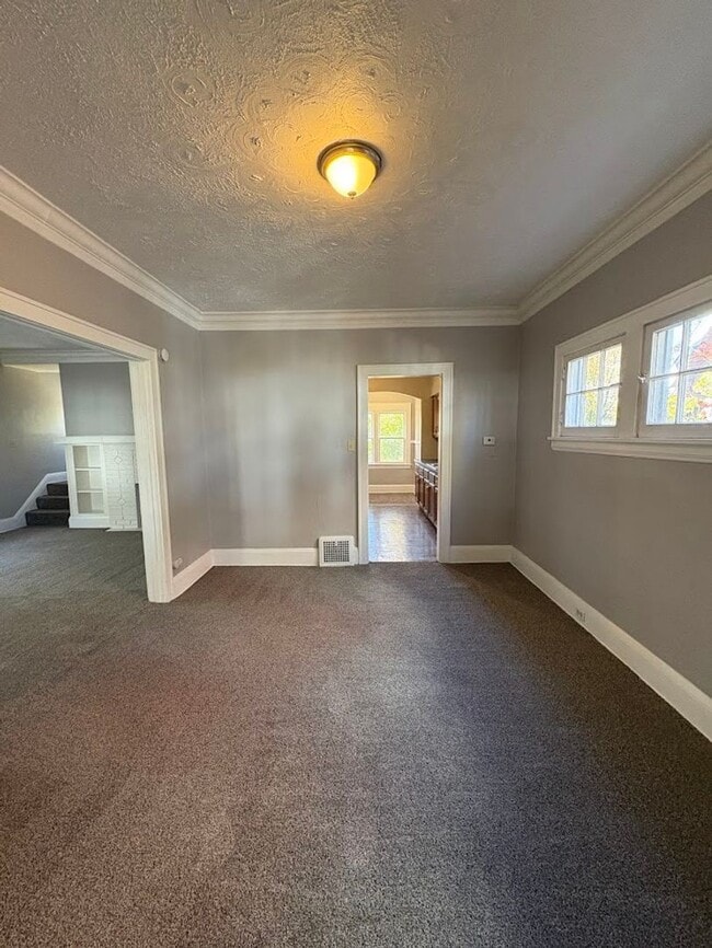 Building Photo - Three bedroom two bathroom home for rent