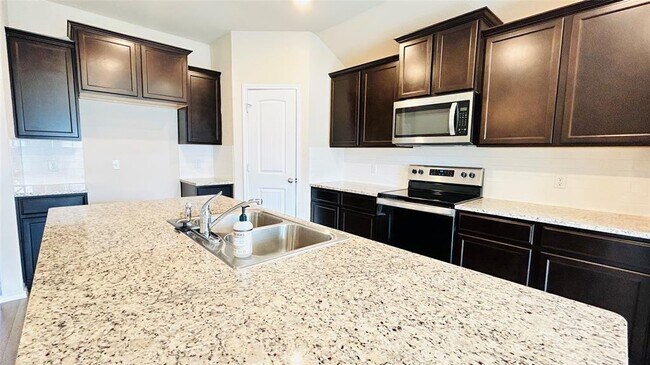 Building Photo - 180 Onna St