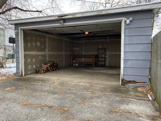 Building Photo - 33670 N Idlewild Dr