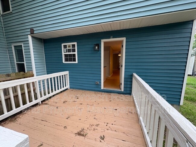 Building Photo - 830 Jamestown Manor Park