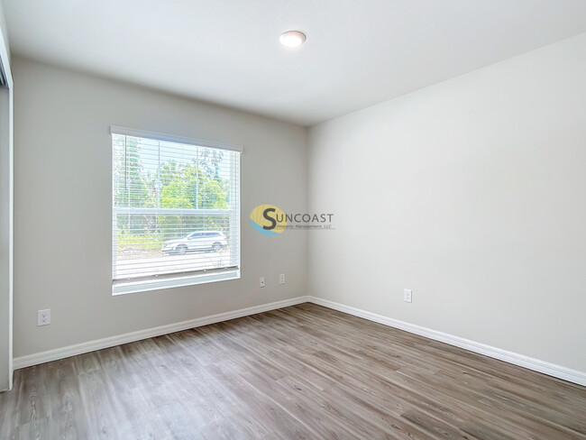 Building Photo - 6357 Spinnaker Blvd