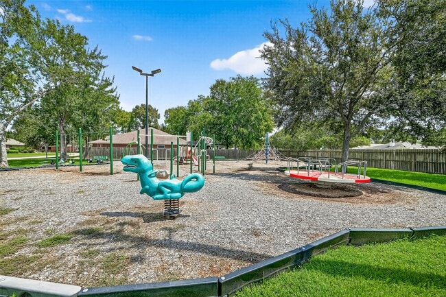 Building Photo - 17162 Summer Hollow Dr