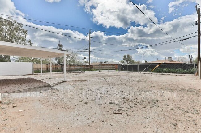 Building Photo - 2129 W Weldon Ave