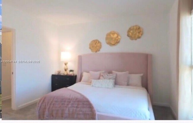 Building Photo - 1204 Deepwater