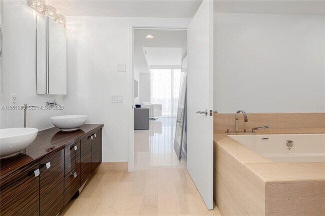 Building Photo - 5875 Collins Ave