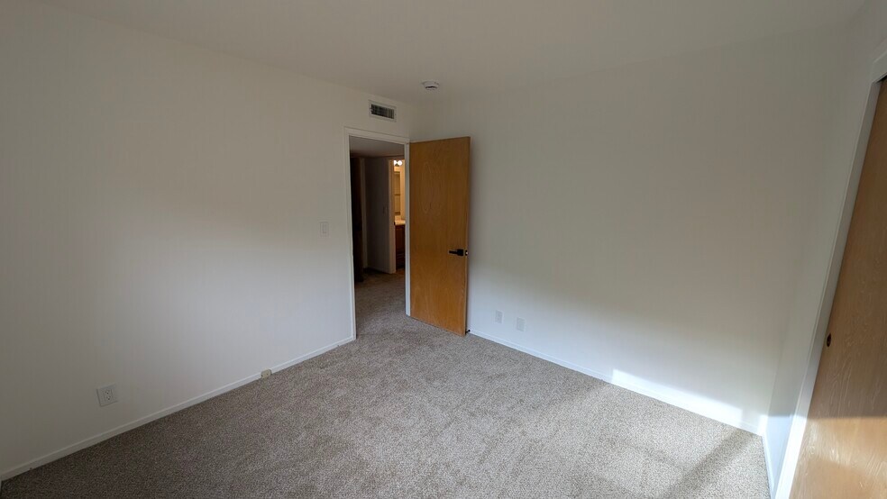 Building Photo - 128 Bothin Rd