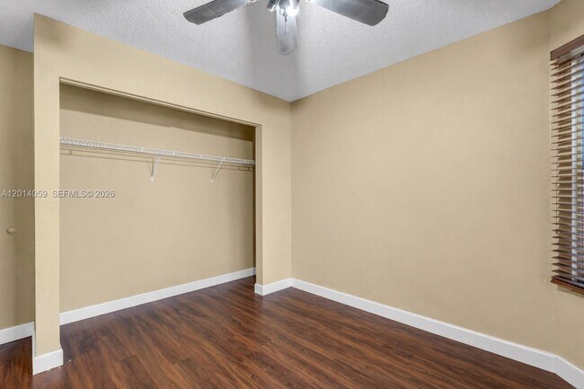 Building Photo - 1308 E Glen Oak Rd