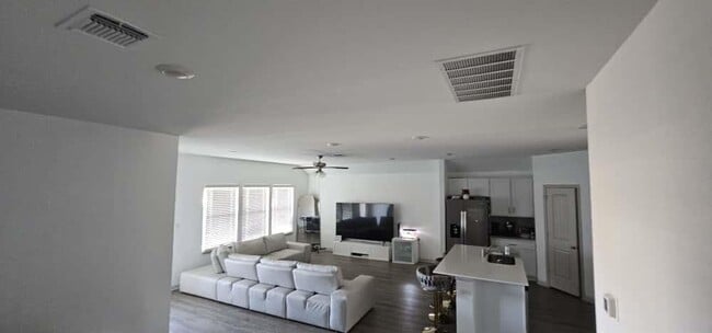 Building Photo - 223 Sweetwater Crk Ln