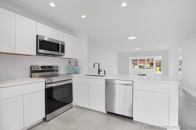 Building Photo - 737 Nantucket Cir