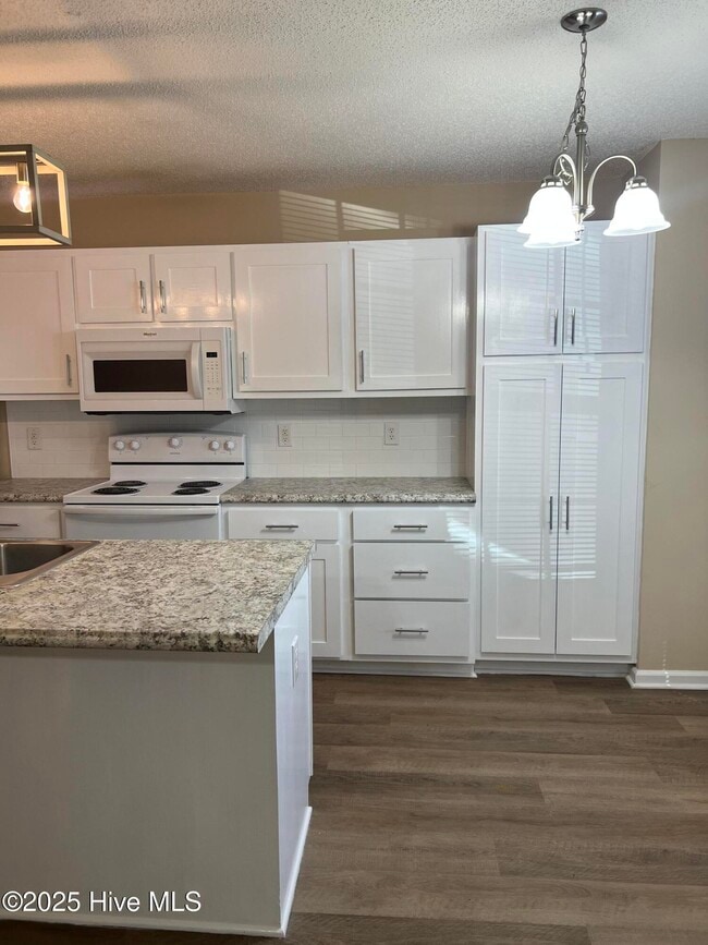 Building Photo - 1126 Brownlea Dr