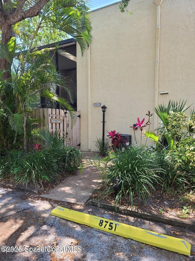 Building Photo - 8751 Live Oak Ct