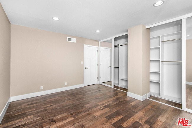 Building Photo - 150 N Almont Dr