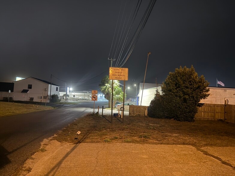 600 +/- feet to the Worlds Most Beautiful Beach - 606 Lantana St