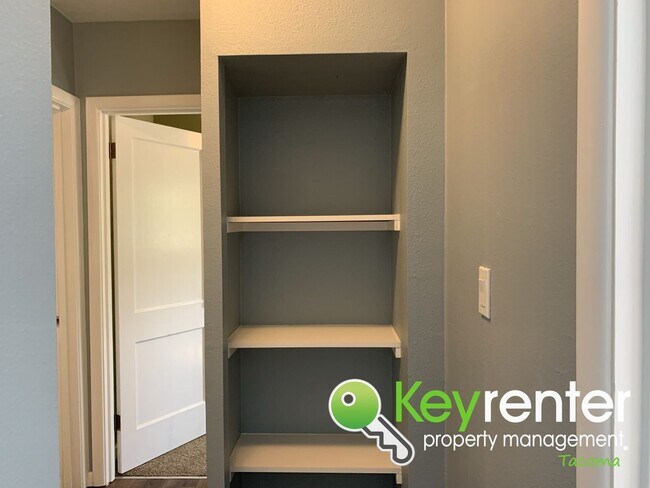 Building Photo - Recently Remodeled 3bd/1.5Bath Tacoma House!