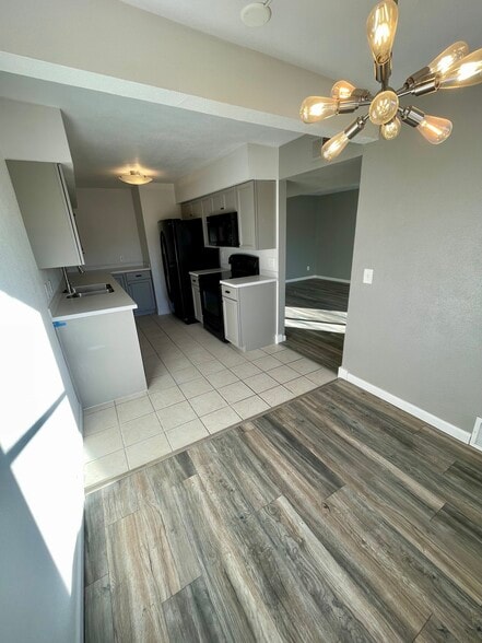 Building Photo - 7395 E Eastman Ave