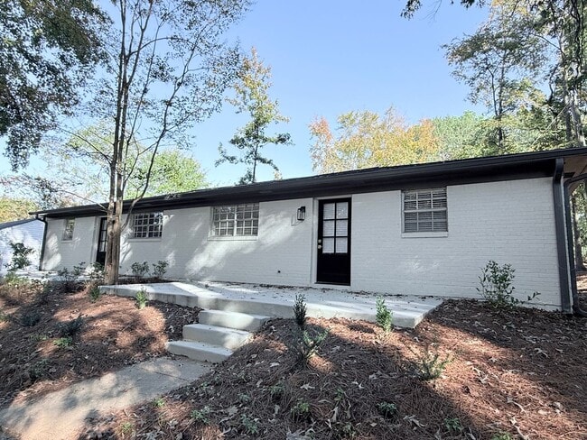 Building Photo - Renovated 2BR/1BA For Rent