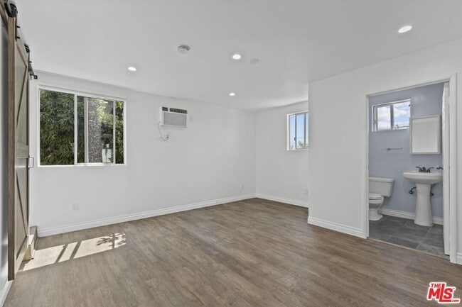 Building Photo - 205 7th Ave
